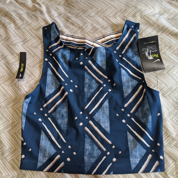 NWT Nike Crop - Picture 1 of 5